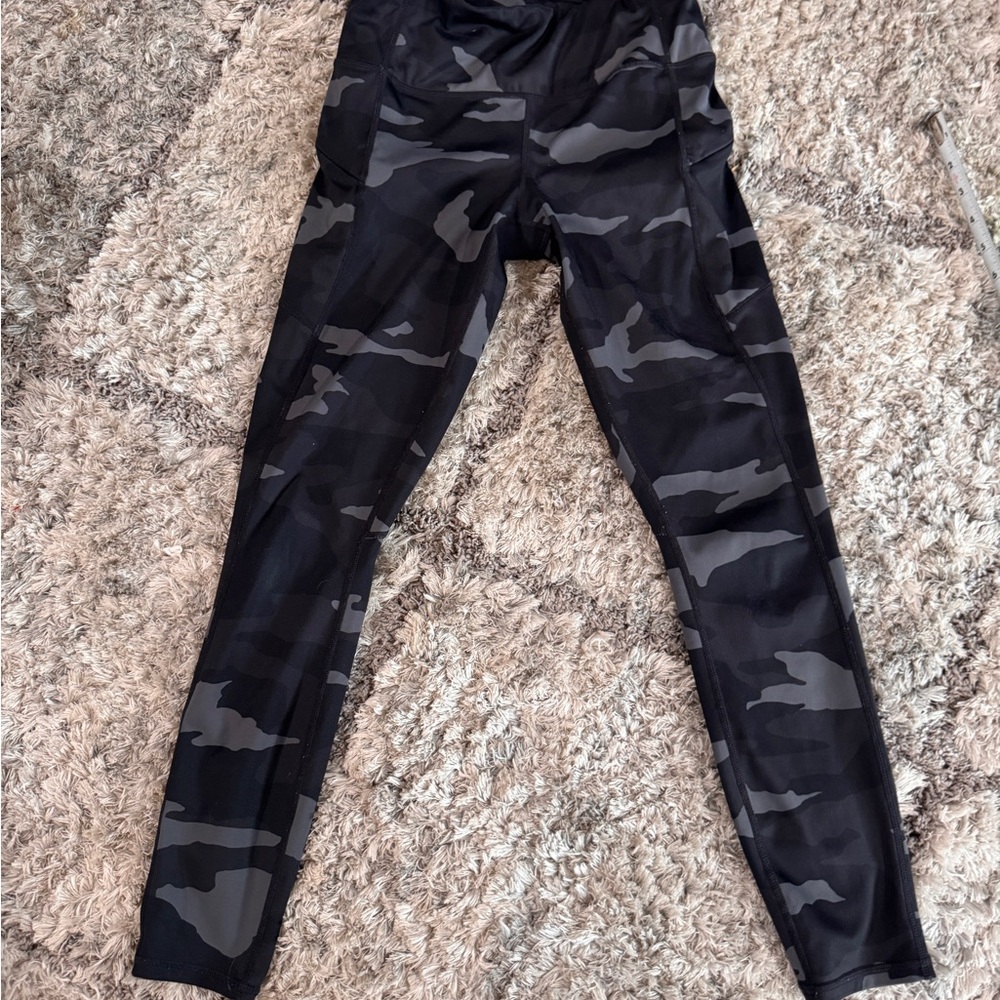 Athleta Black and Gray Patterned Leggings